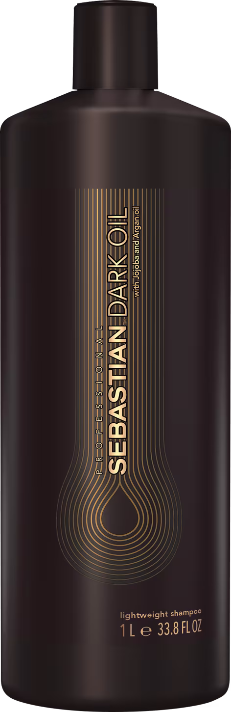 Frasco de shampoo leve da marca Sebastian Professional, em embalagem preta com detalhes dourados, exibindo o nome da linha "Sebastian Dark Oil" em destaque.