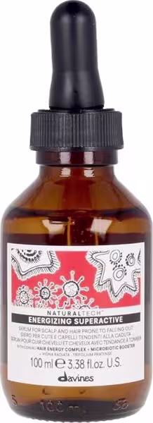 Frasco de vidro âmbar com conta-gotas preto contendo um produto de beleza Davines com rótulo vermelho e branco, indicando ser um "Energizing Superactive" para cabelo e couro cabeludo.