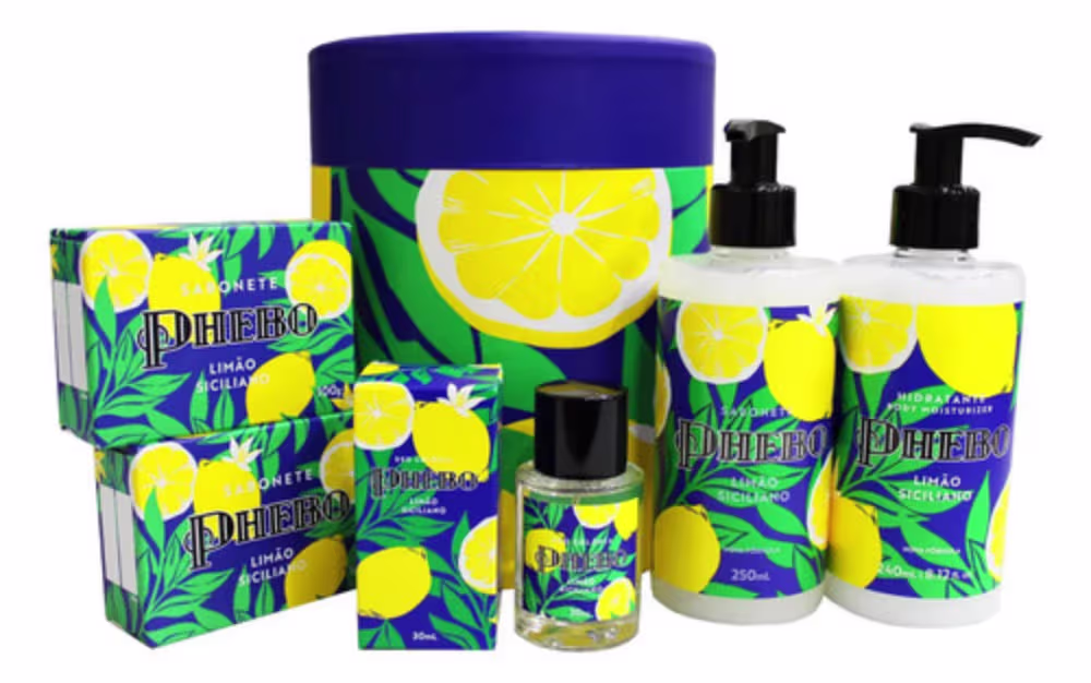 Kit Phebo Limão Siliciliano com embalagens coloridas em azul e amarelo, exibindo limões e folhas verdes. com 1x Hidratante 240g + 1x Sabonete Líquido 250g + 2x Sabonetes 90g + 1x Colônia 30ml.