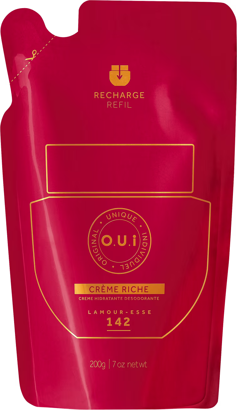 A imagem mostra o refil do creme hidratante corporal L'Amour-Esse de O.U.i. Sua embalagem é plástica, vermelho intenso com detalhes em dourado.