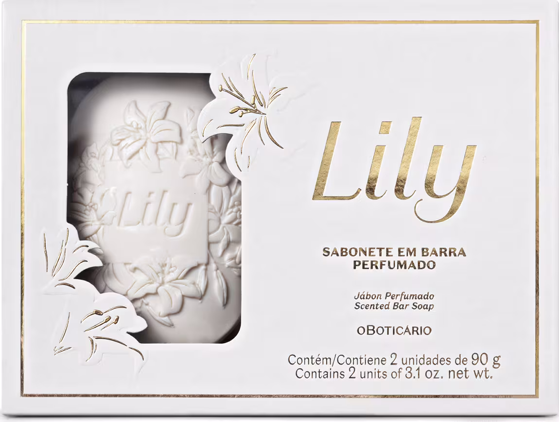 Sabonete em barra perfumado Lily. Embalagem retangular branca com detalhes dourados. Contém 2 unidades de 90g cada. Rótulo com o nome "Lily" em letras douradas e imagem em relevo de uma flor de lírio branco.