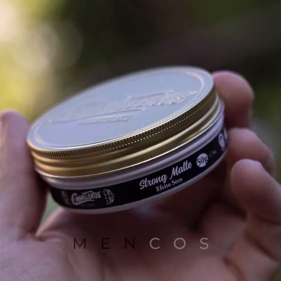 Pomada Modeladora Caballeros Strong Matte. Volumetria de 50g.