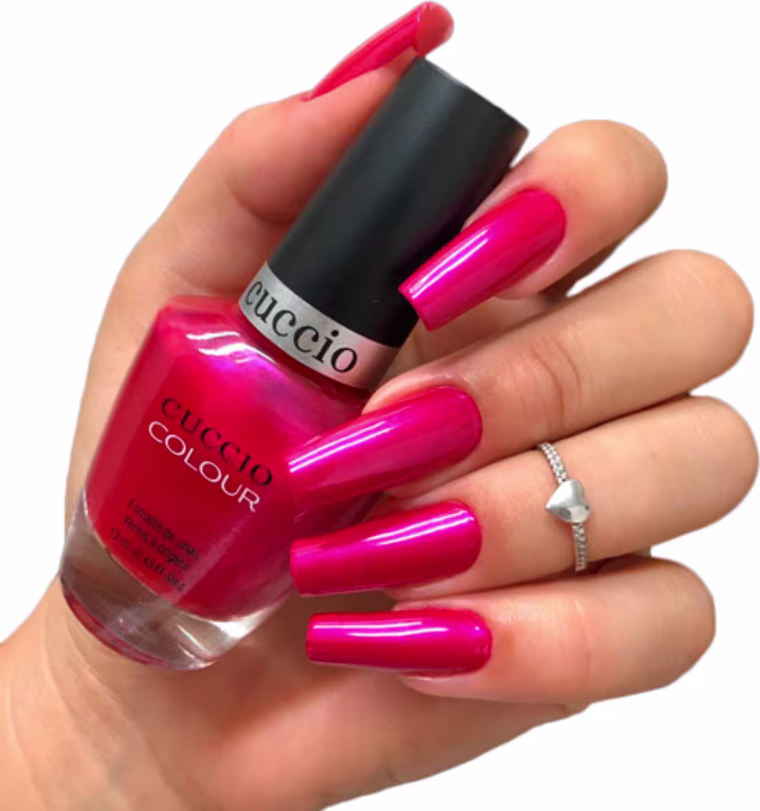 Modelo com as unhas pintadas segurando o frasco do Esmalte Cremoso Cuccio Brasil Colour Red Lights in Amsterdan 13ml.