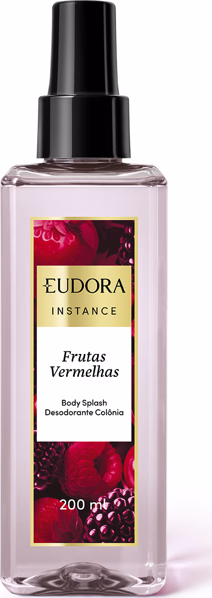 Frasco de colônia corporal Eudora Instance com rótulo destacando "Frutas Vermelhas". Embalagem de plástico transparente com tampa preta. Produto com 200 ml.