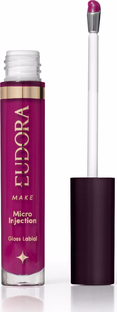 Gloss labial da marca Eudora Make, com aplicador, em tom fúcsia, com rótulo dourado contendo o nome "Micro Injection" e "Gloss Labial".