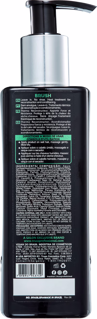 A imagem mostra um frasco plástico preto com uma tampa prateada. É um produto para cabelos chamado "Brush Keratin Thermo-Activated". O rótulo na parte traseira do frasco contém informações detalhadas sobre o produto, como instruções de uso e ingredientes.