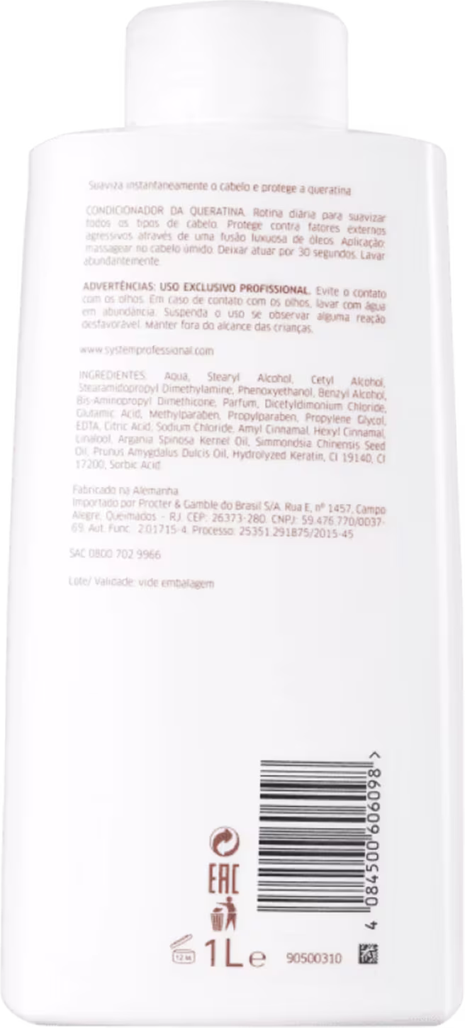 Produto de tratamento capilar SP System Professional. Embalagem plástica branca opaca em formato cilíndrico. Rótulo com informações do produto em português, incluindo ingredientes, advertências de uso profissional, fabricante e endereço.