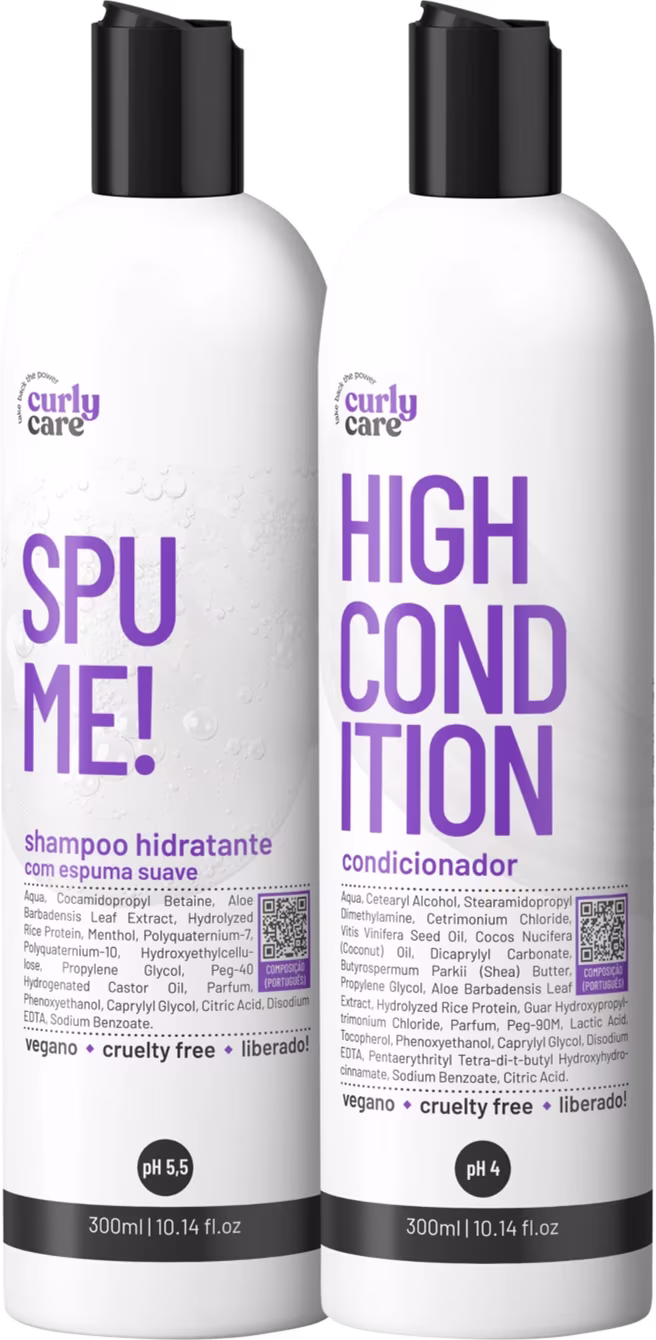 Dois frascos de plástico brancos de 300ml contendo shampoo e condicionador para cabelos cacheados da linha Curly Care.