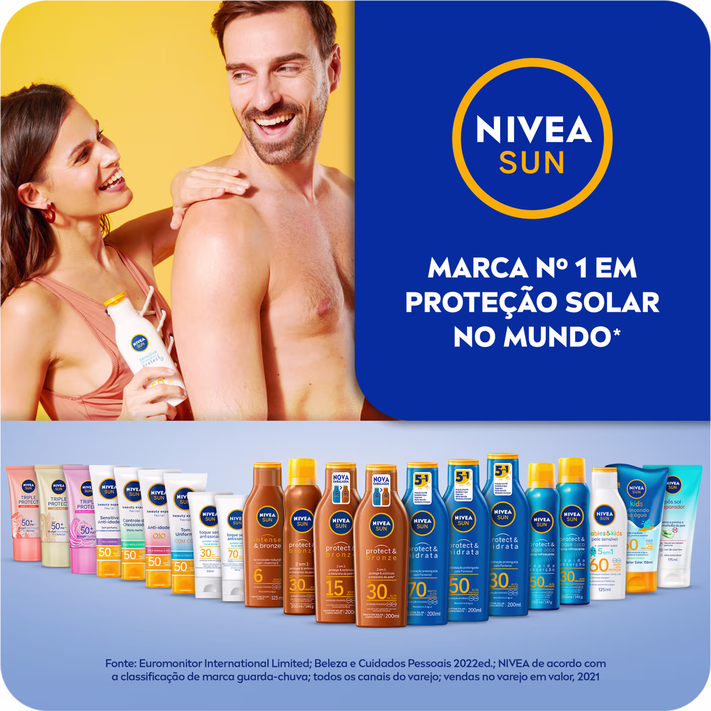 A imagem apresenta uma variedade de produtos de proteção solar da marca NIVEA Sun. Há frascos e embalagens plásticas de diferentes tamanhos, formatos e cores.