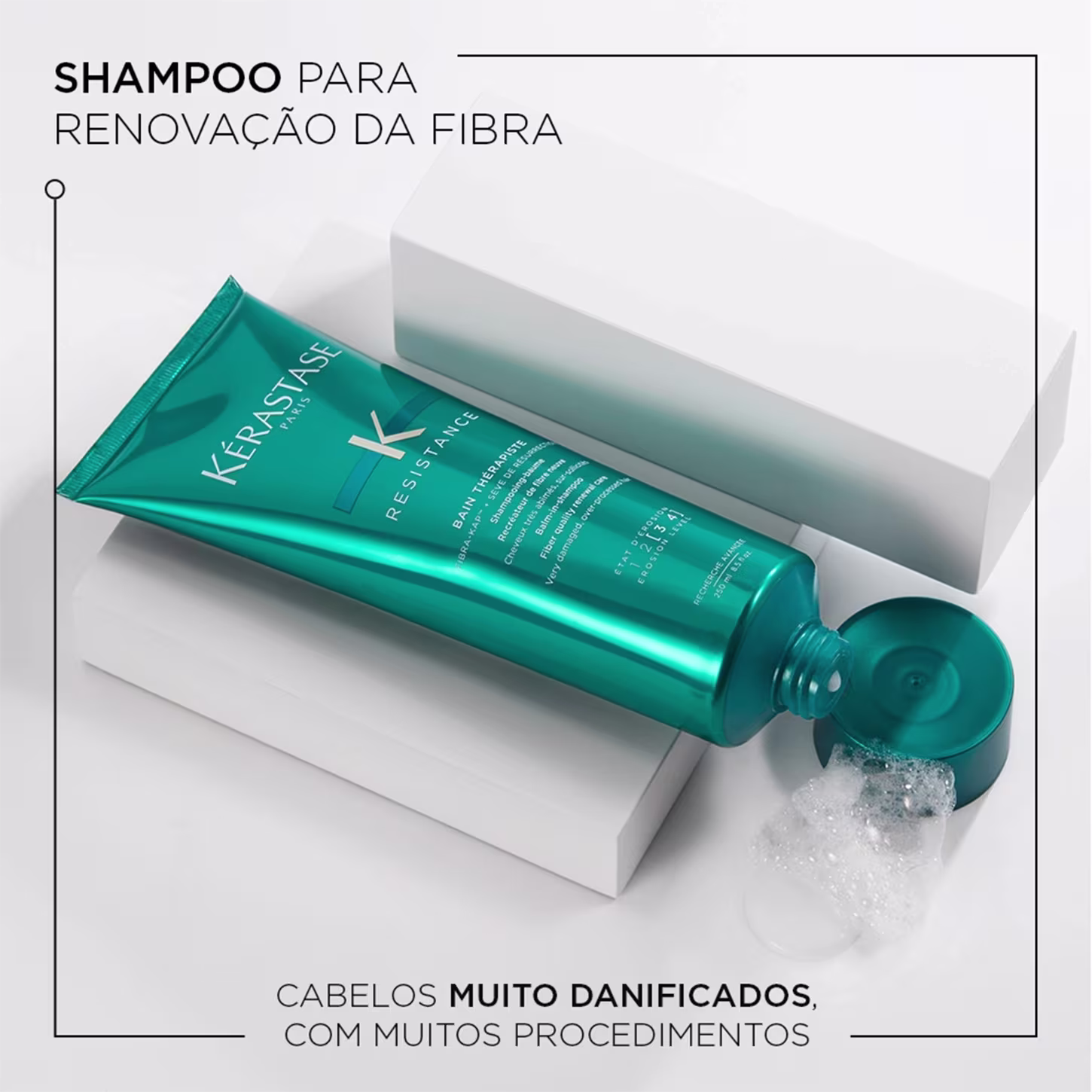 A imagem mostra o shampoo Resistance da Kerastase, deitado e texto que destaca: shampoo para renovação da fibra para cabelos muito danificados com muitos procedimentos.
