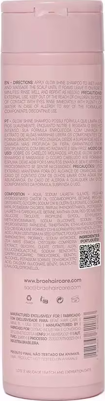 Produto de cuidados capilares da marca Brae Hair Care. Embalagem cilíndrica plástica rosa claro. Rótulo com texto em várias línguas, incluindo inglês, espanhol e português, descrevendo instruções de uso, ingredientes e informações do fabricante.