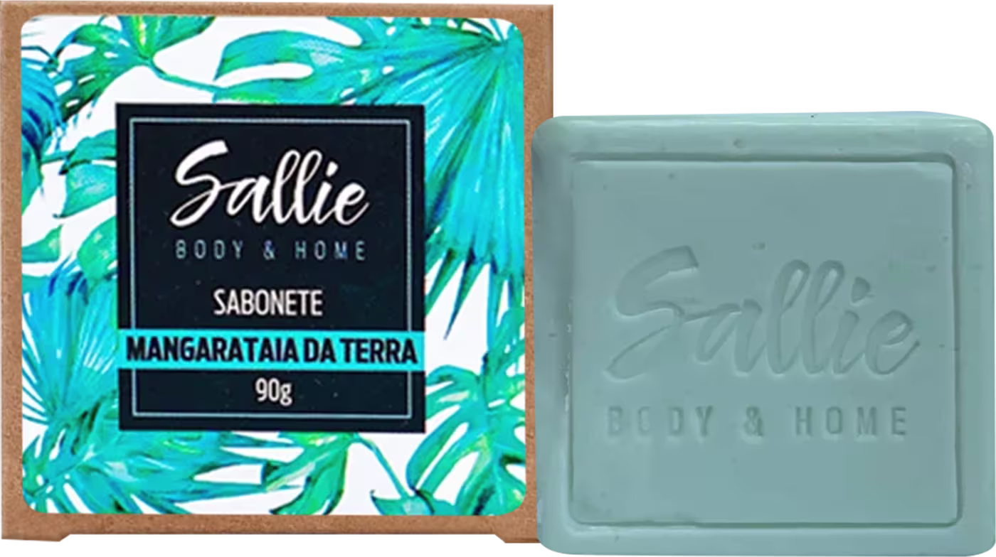 Sabonete em barra da marca Sallie Body & Home, com embalagem retangular em tons de verde e azul, exibindo o nome da marca e o nome do produto "Mangarataia da Terra" em destaque.