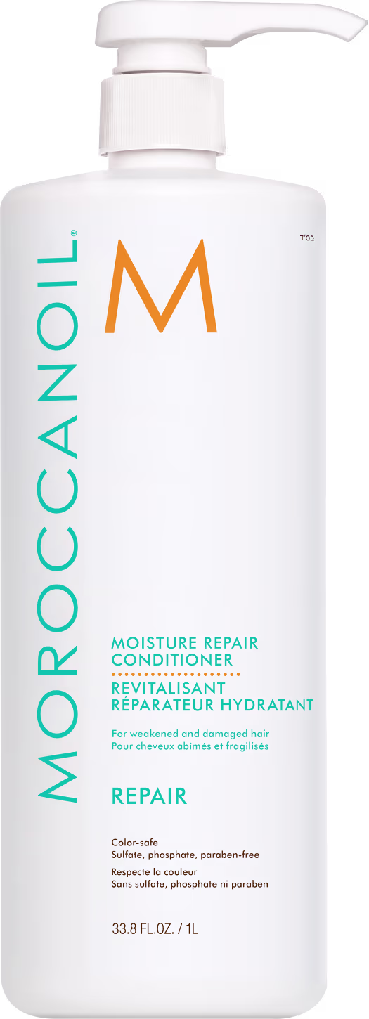 Frasco branco de condicionador Moroccanoil de reparo de umidade, com bomba doseadora e rótulo com logotipo laranja e azul, indicando ser um produto da linha de reparação para cabelos danificados.