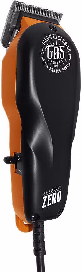 A imagem mostra uma máquina de cortar cabelo com corpo preto com detalhes em laranja. Possui uma lâmina aparadora visível e o logotipo "GBS Salon Exclusive" impresso na parte superior. Na parte inferior, está escrito "Absolute Zero.