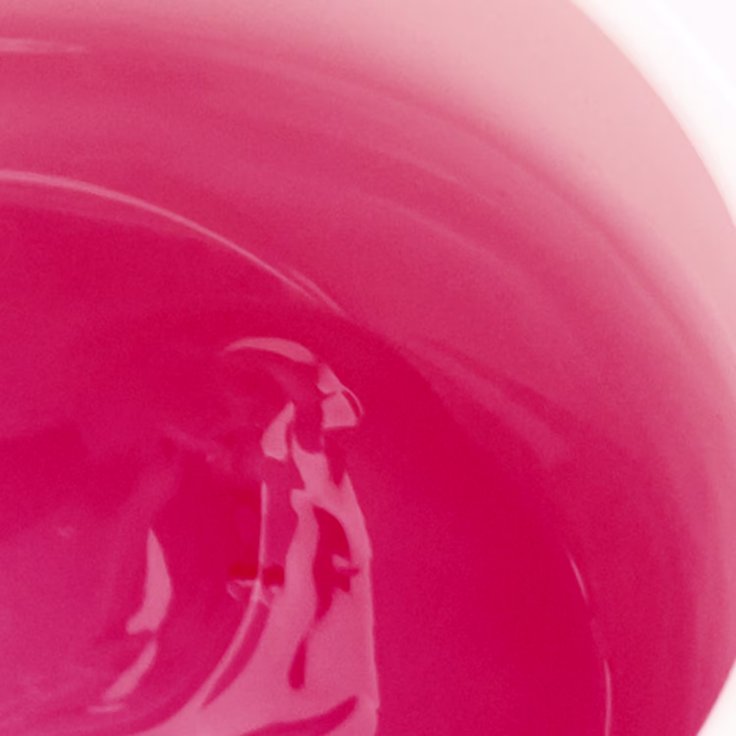 A imagem apresenta uma amostra do watergel, sua textura é gelatinosa e sua cor é rosa.