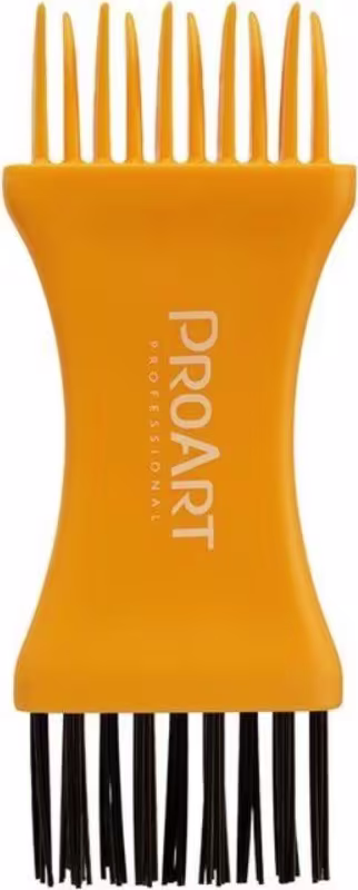 A imagem mostra o limpador de escovas em um tom amarelo. De um lado há cerdas plásticas amarela e na extremidade oposta, há uma série de cerdas pretas de nylon.