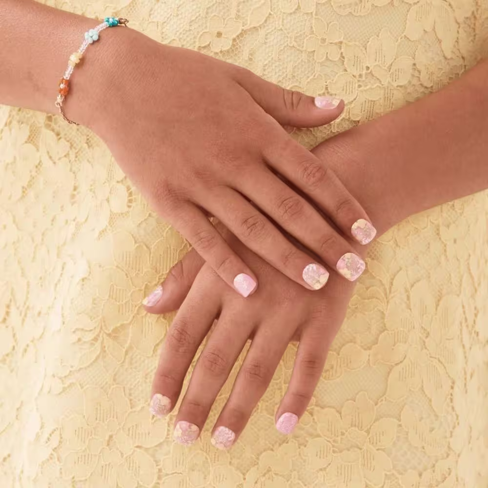 Unhas postiças Mini da marca Kiss New York.