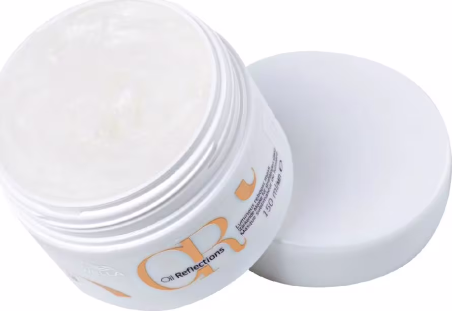 Máscara Oil Reflections da marca Wella Professionals, com a tampa aberta.