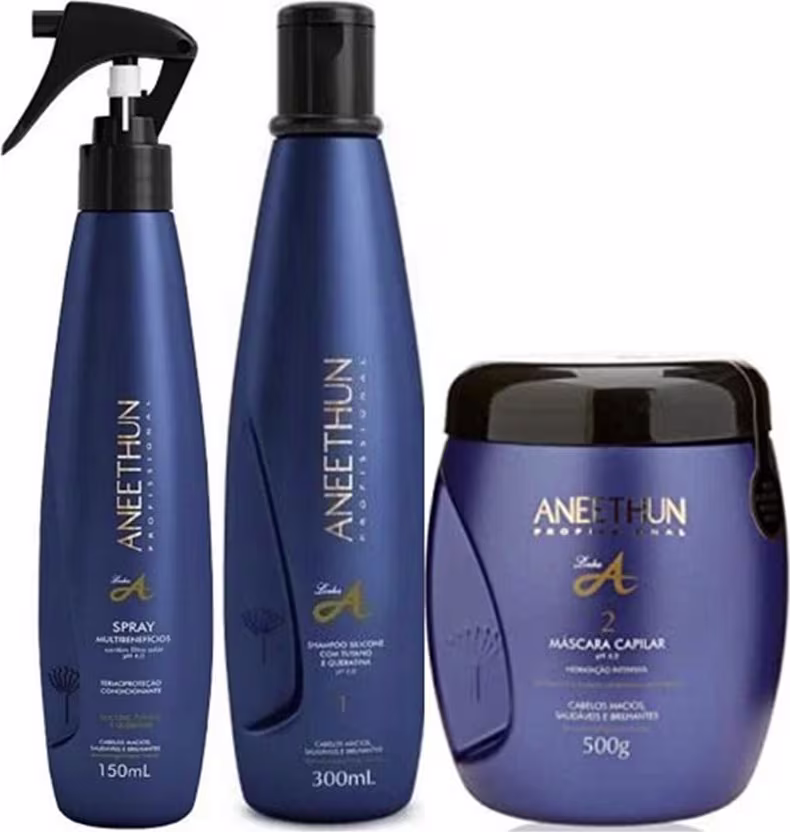 Spray multibenefícios em um frasco azul escuro de 150ml, um shampoo de silicone com tutano e queratina em um frasco azul escuro de 300ml, e uma máscara capilar em um pote azul escuro de 500g.