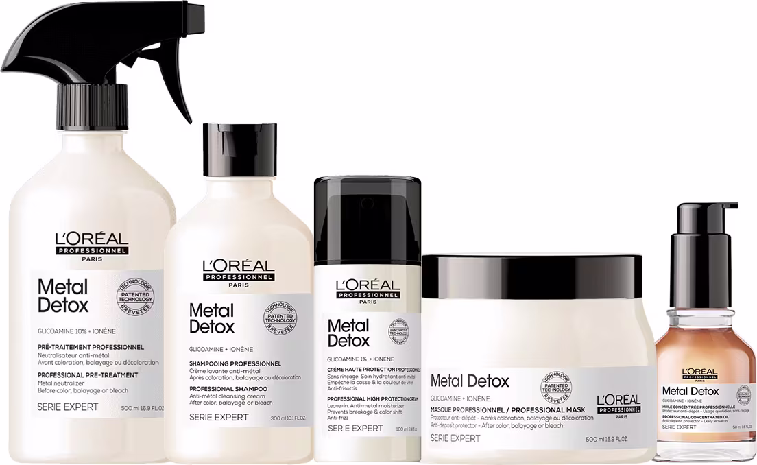 Linha de produtos de cuidados capilares da marca L'Oréal Professionnel, chamada Metal Detox. Os produtos incluem um pré-tratamento, um shampoo, um creme de alta proteção, um sérum e uma máscara. Todas as embalagens exibem o nome "Metal Detox".