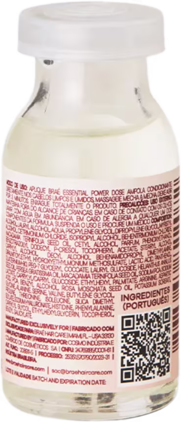 Frasco plástico transparente com tampa branca, contendo um líquido incolor. O rótulo impresso em texto vermelho contém informações sobre ingredientes e instruções em várias línguas, além de códigos QR.