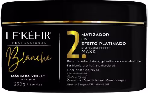 A imagem mostra a embalagem da máscara capilar da linha de produtos capilares Le'Kéfir. O pote é preto, tem 250g de conteúdo e traz a linha destacada no tom dourado e as demais informações na cor branca.