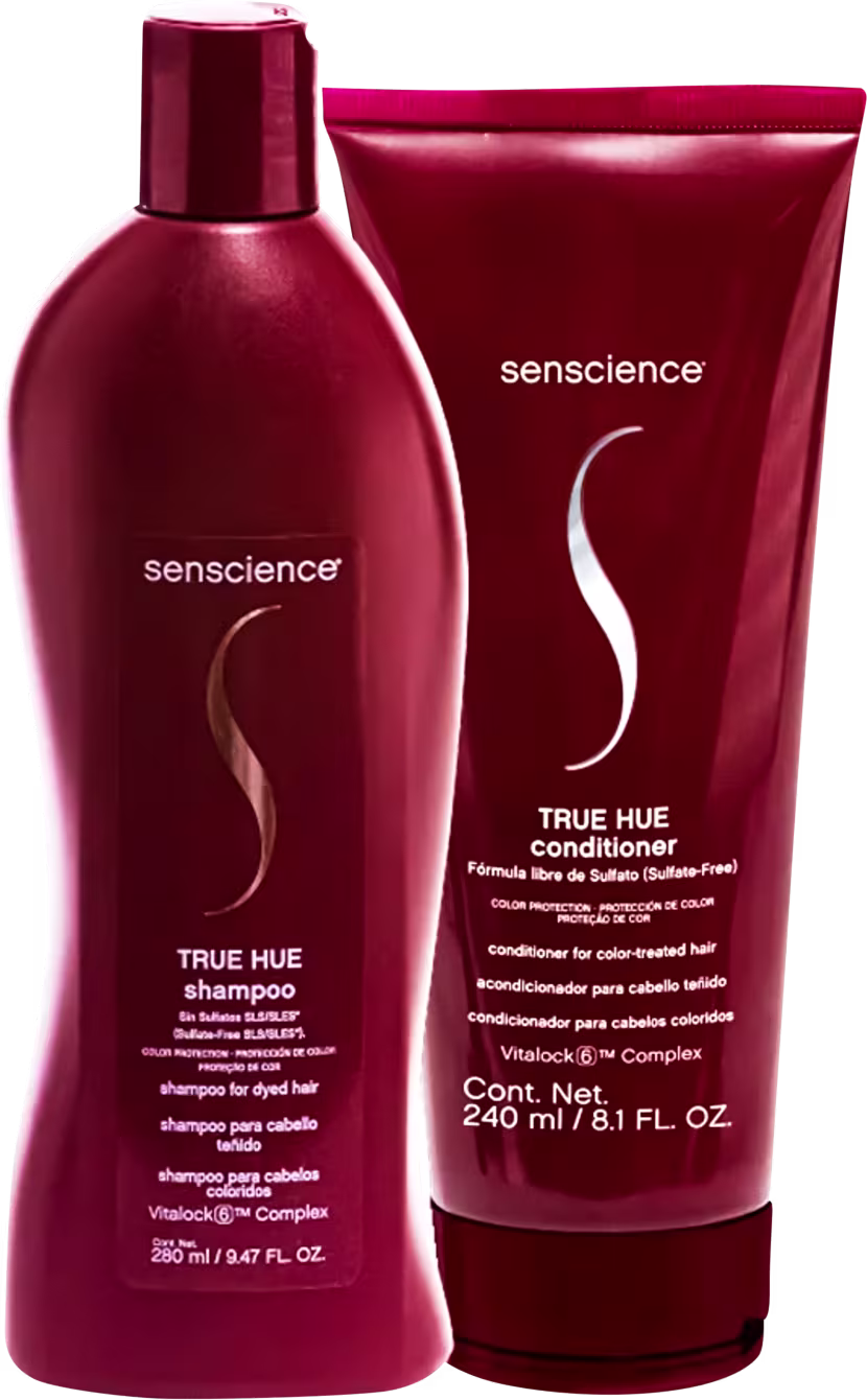 A imagem mostra o shampoo e condicionador em frascos plásticos na cor vinho, com formato cilíndrico e tampa da mesma cor.