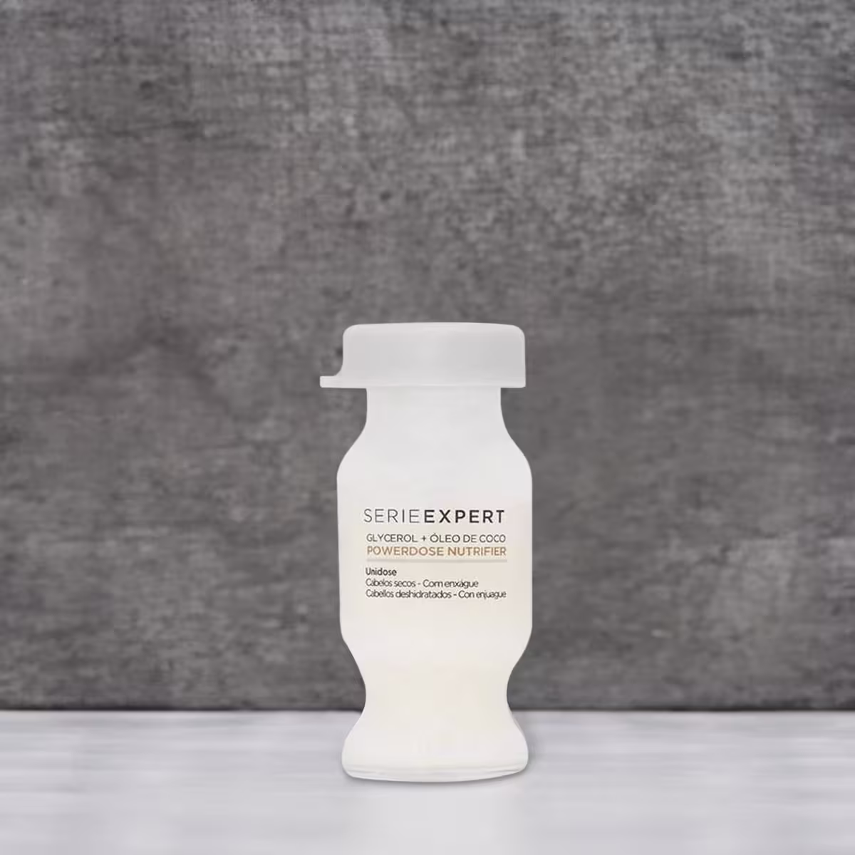 Ampola capilar da linha Serie Expert da L'Oréal Professionnel. O frasco tem um formato cilíndrico com uma tampa achatada na parte superior.