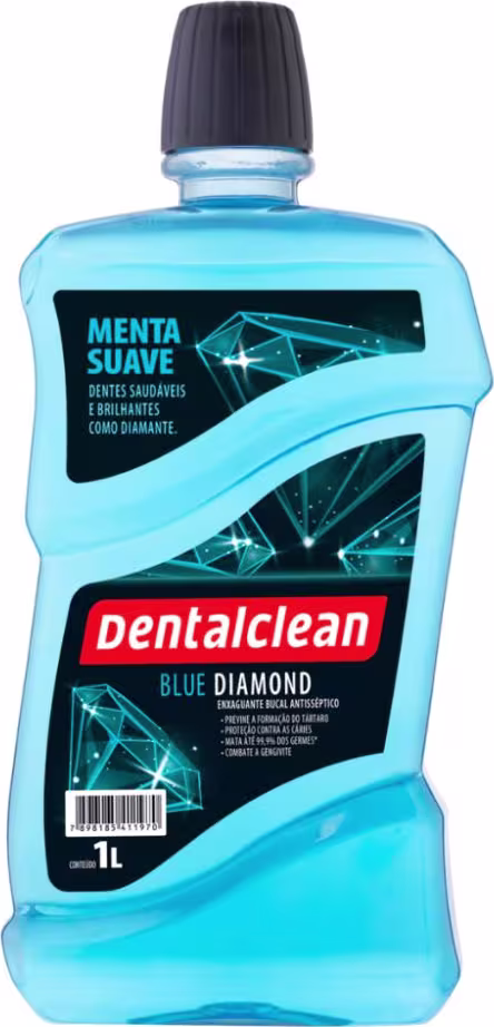 Enxaguante bucal antiséptico Blue Diamond da marca Dentalclean. Embalagem plástica transparente com líquido azul clara. Rótulo preto com detalhes em vermelho e imagens de diamantes estilizados em tons de azul.