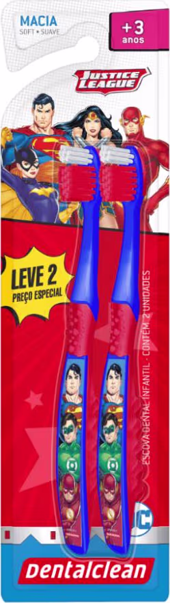 Produto infantil de higiene bucal da marca Dentalclean, embalagem com duas escovas de dente com cabos azuis e personagens da Liga da Justiça. Embalagem com ilustrações dos super-heróis Superman, Batman, Mulher Maravilha e Flash.