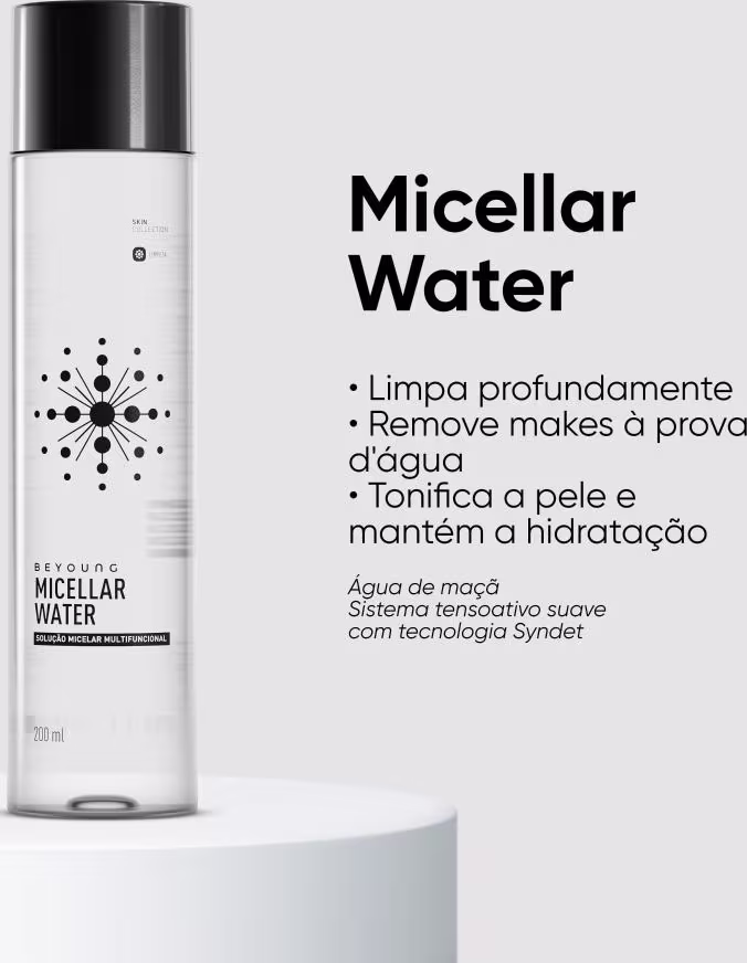 Frasco de 200 ml de Micellar Water da marca Beyoung, com design minimalista em preto e branco. O rótulo destaca os benefícios do produto, como limpeza profunda, hidratação e tonificação da pele.