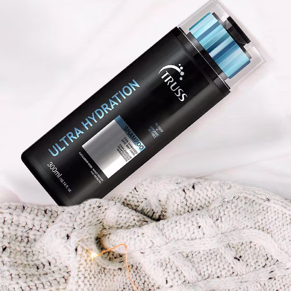 A imagem mostra um frasco de 300ml de shampoo preto.