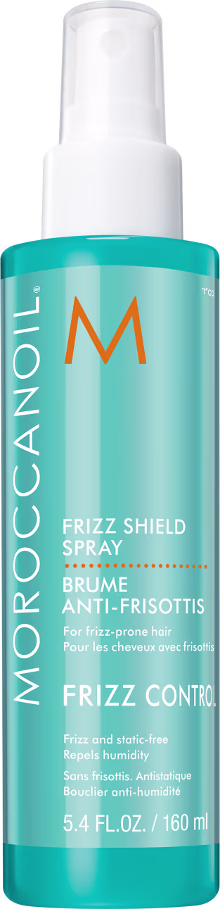 A imagem apresenta o produtos Moroccanoil Frizz Control Shield 160ml, em frasco spray azul turquesa com formato cilíndrico e tampa branca. Traz o logotipo laranja "M" e detalhes do produto "Frizz Control" e "Frizz Shield Spray".