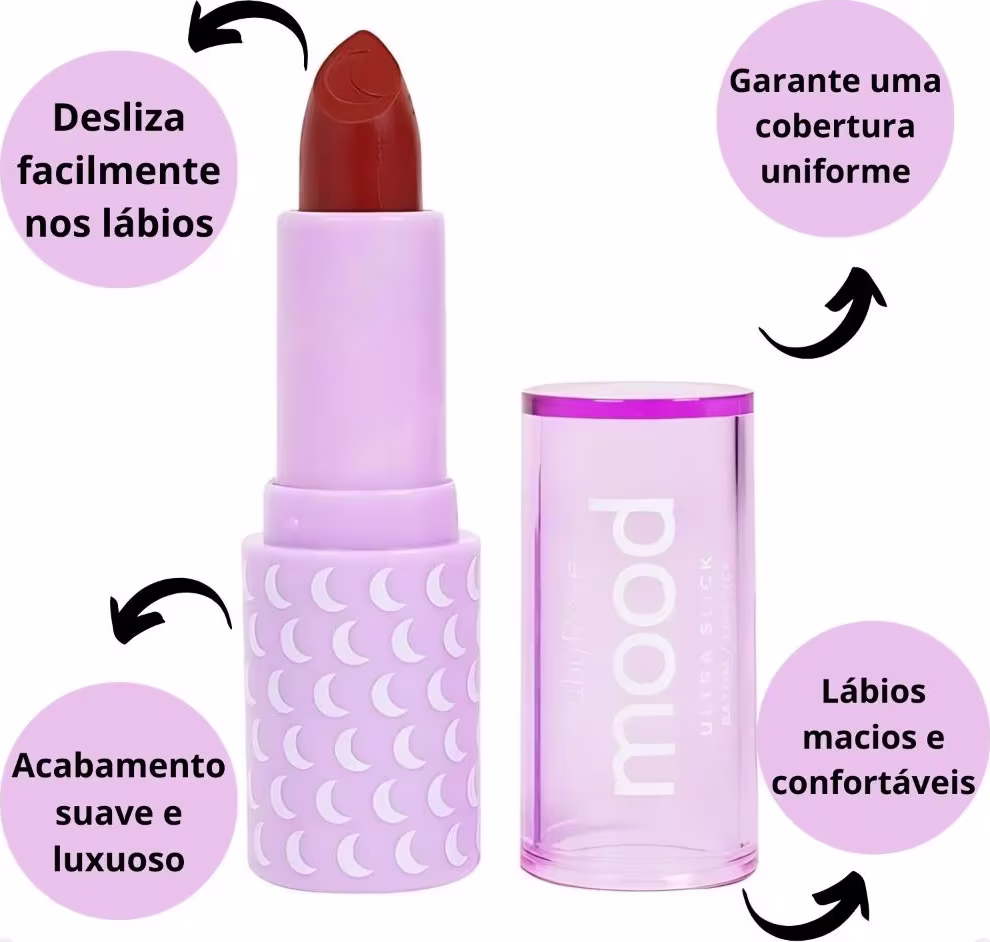 O batom possui uma embalagem lilás com um design de luas em relevo, e a parte superior do batom é de uma cor vermelha alaranjada. A embalagem destaca que o produto garante uma cobertura uniforme e que proporciona um acabamento suave e luxuoso nos lábios.