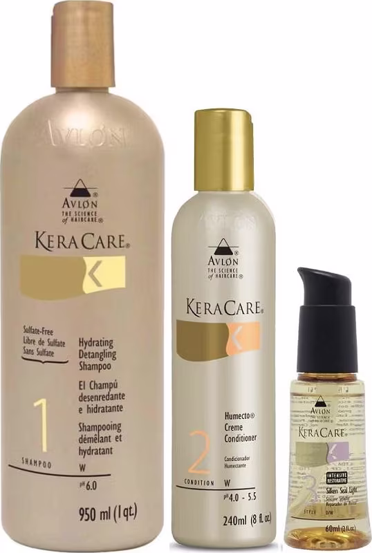 Kit com shampoo desembaraçante, condicionador e finalizador capilar Keracare, da marca Avlon.