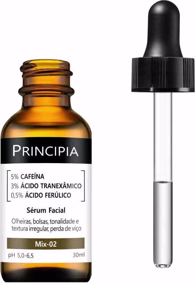 Produto de cuidados com a pele em frasco conta-gotas âmbar de 30ml. Embalagem plástica preta com rótulo branco listando os ingredientes: 5% cafeína, 3% ácido tranexâmico, 0,5% ácido ferúlico.