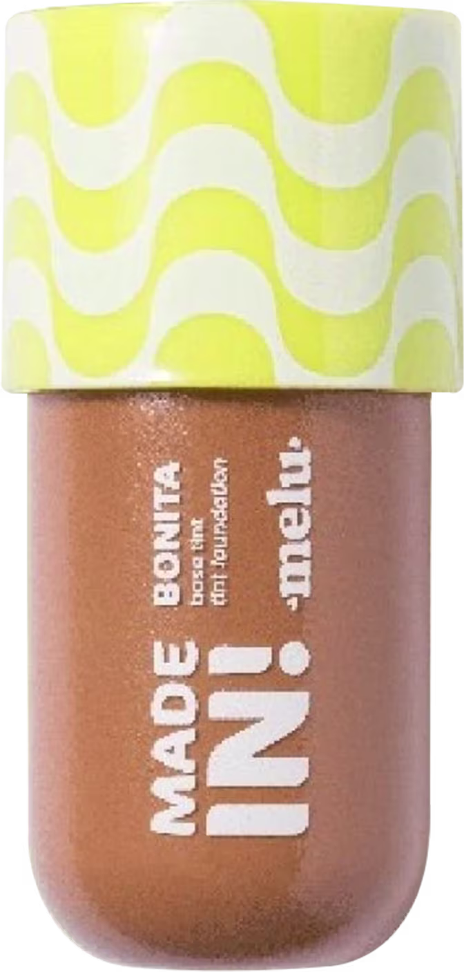 Frasco de esmalte de unhas da marca Made in, com tampa amarela e branca com padrão ondulado. O rótulo apresenta o nome da marca em destaque e informações sobre o produto.