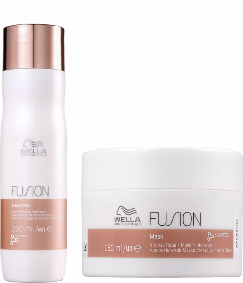 Shampoo e máscara de tratamento intensivo da linha Fusion da Wella Professionals. O shampoo vem em um frasco branco e rose gold de 250ml. A máscara de reparação intensa vem em uma embalagem branca de 150ml.