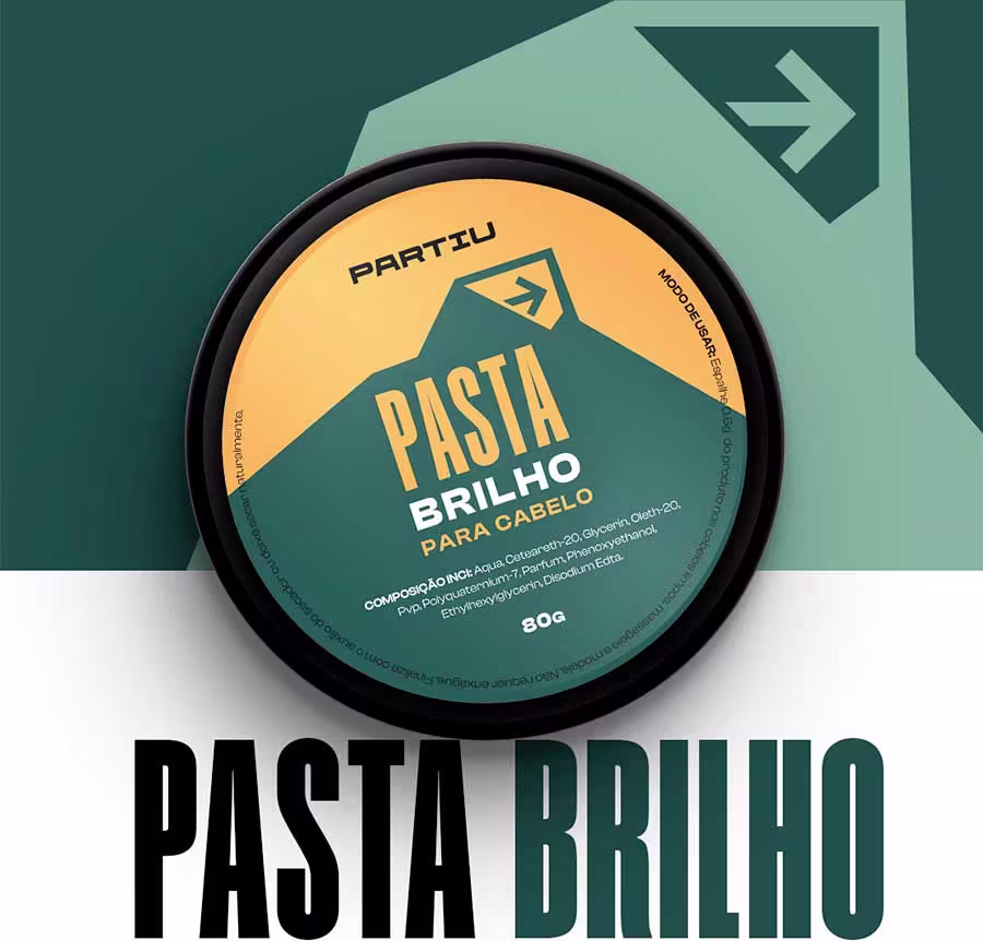 Pasta brilho para cabelo da marca Partiu. Embalagem redonda preta com tampa de plástico. Rótulo amarelo e verde com o nome do produto "PASTA BRILHO PARA CABELO" em letras grandes brancas e azuis.