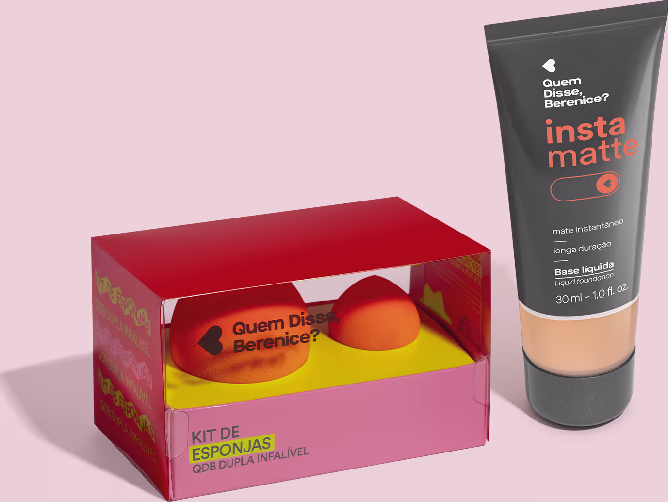 Kit com duas esponjas e base líquida.