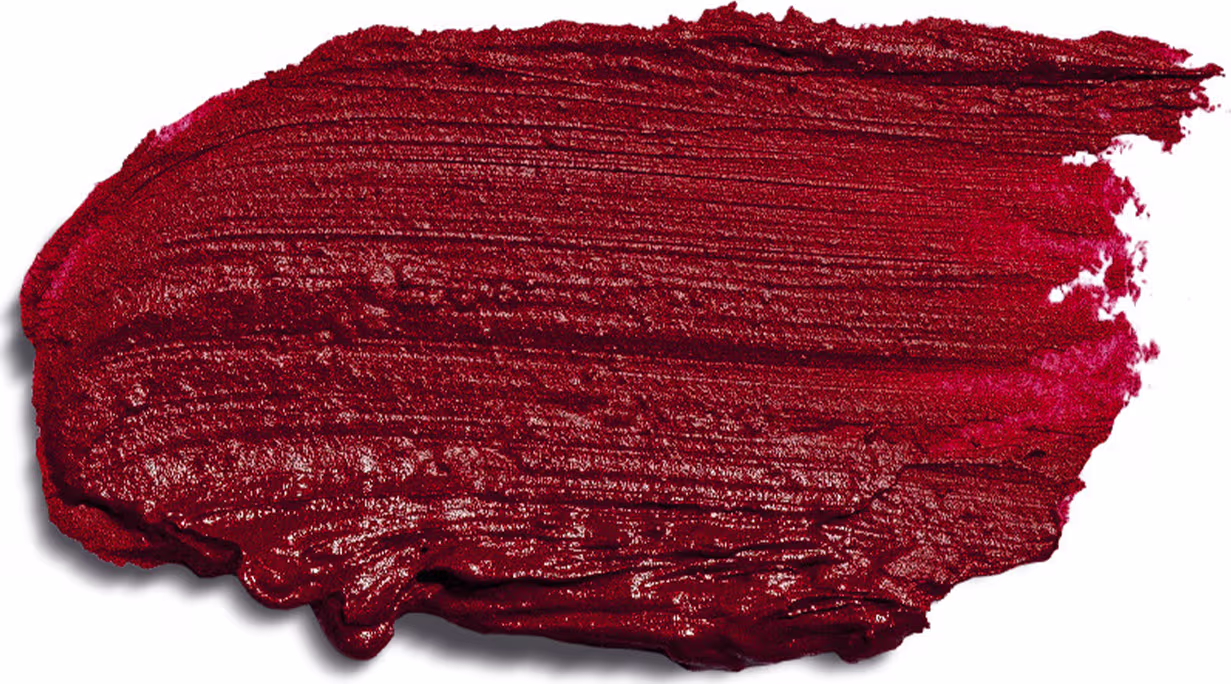 Trata-se de um aplicador uma textura cremosa e brilhante em um tom de vermelho intenso. A embalagem não é visível, mas a cor do produto é predominantemente vermelha, com um acabamento aveludado e brilhante.