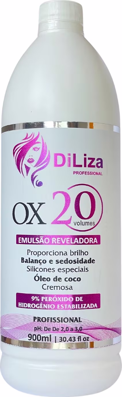 A imagem mostra uma embalagem de plástico branca de 900ml de um produto da linha Diliza Profissional. É uma emulsão reveladora cremosa chamada "OX 20 Volumes".