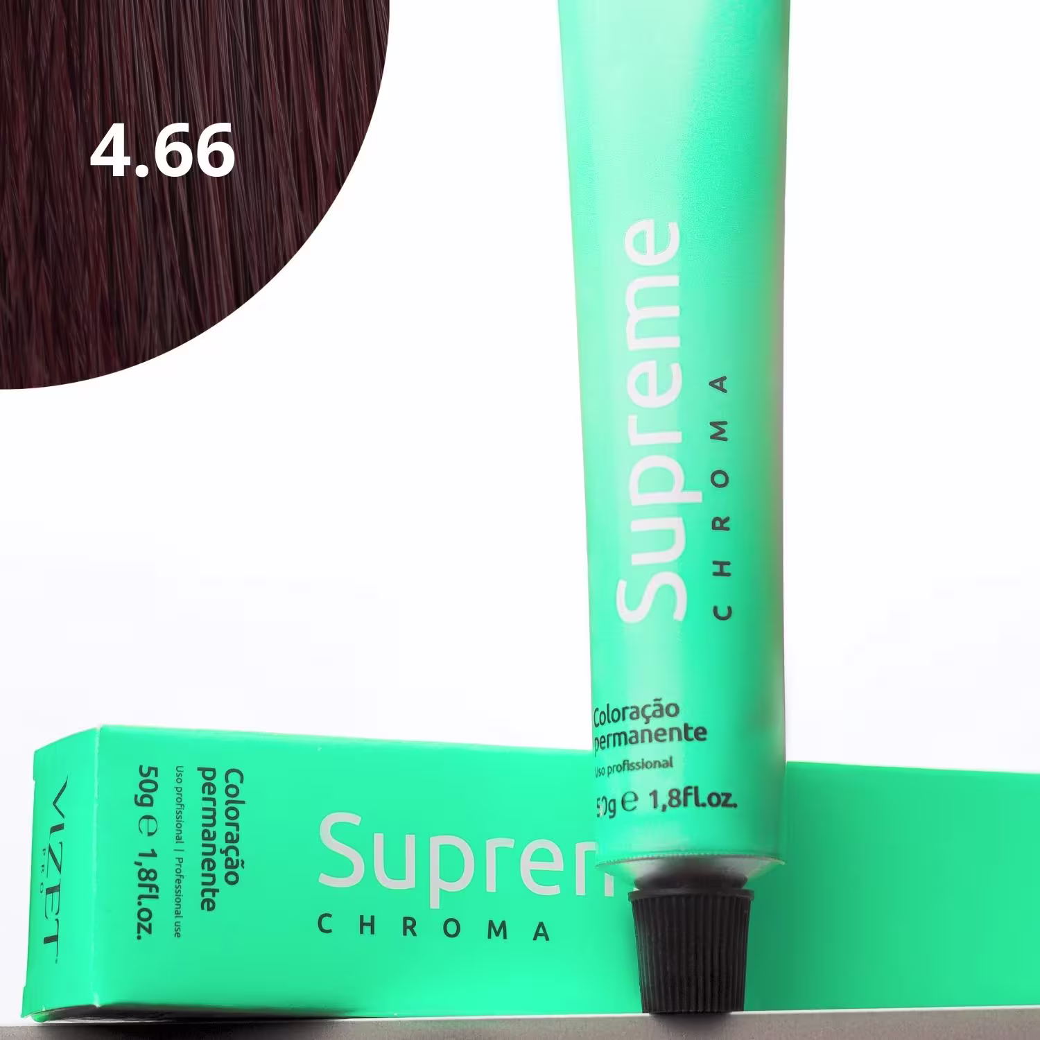 A imagem mostra a embalagem em tubo plástico verde claro com o nome da marca e produto impresso. Caixa retangular verde com detalhes do produto, incluindo a cor e o volume de 50g. No canto superior há uma pequena mecha com o tom da coloração.