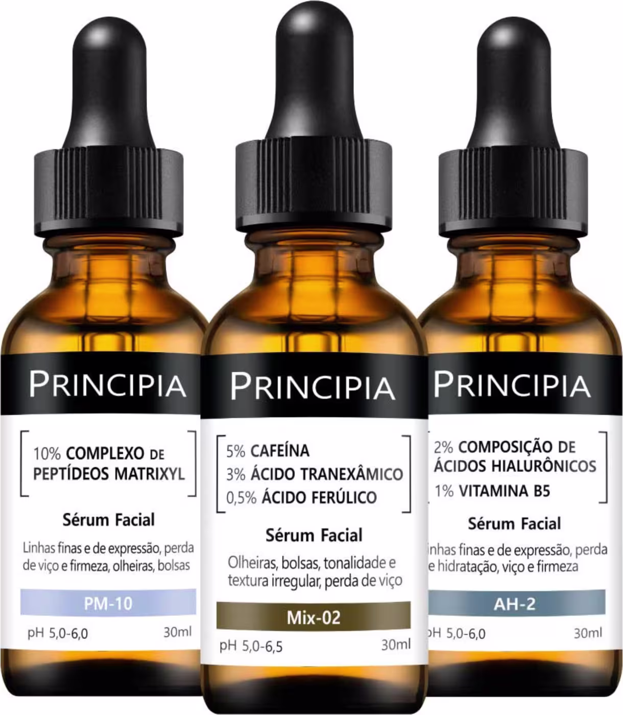 Três frascos de soro facial da marca Principia, contendo diferentes formulações com ingredientes como complexo de peptídeos matrixyl, cafeína, ácido hialurônico e vitamina B5. Os frascos possuem rótulos pretos com informações sobre os produtos.