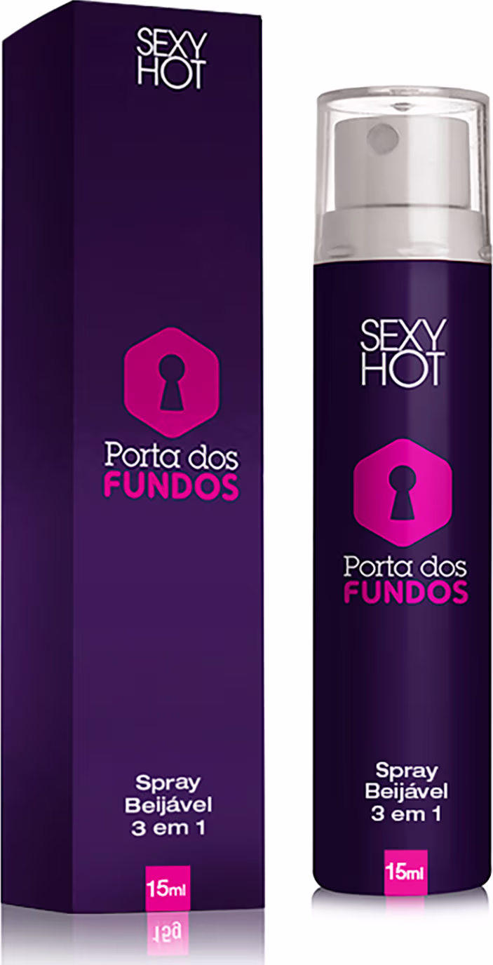 O produto apresentado é um spray íntimo da marca Sexy Hot, chamado "Porta dos Fundos". A embalagem é um frasco de 15ml com um design roxo e rosa. O frasco possui um rótulo com informações sobre o produto, que é descrito como um "Spray Beijável 3 em 1".