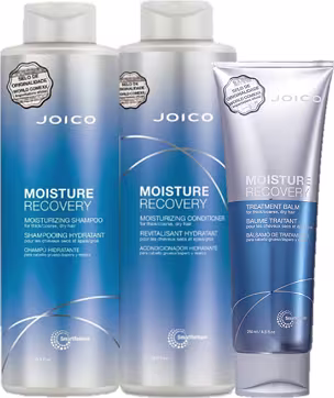 A imagem mostra três produtos da marca Joico. Dois são frascos grandes de shampoo e condicionador de 1 litro da linha "Moisture Recovery", em tons de azul e branco. O terceiro produto é um tratamento bálsamo da mesma linha, também em tons de azul e branco