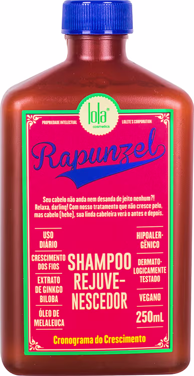 A imagem mostra o frasco do shampoo, seu formato é retangular e possui tampa rosqueável azul.