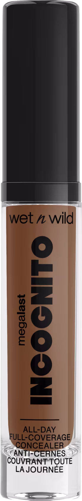 A imagem mostra um corretivo líquido da marca Wet n Wild. O corretivo vem em uma embalagem cilíndrica transparente, com letras pretas indicando as suas informações principais.