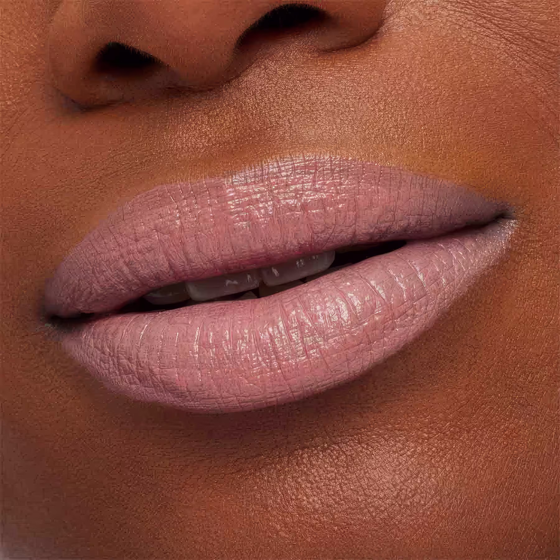 A imagem mostra a boca de uma mulher usando o batom.