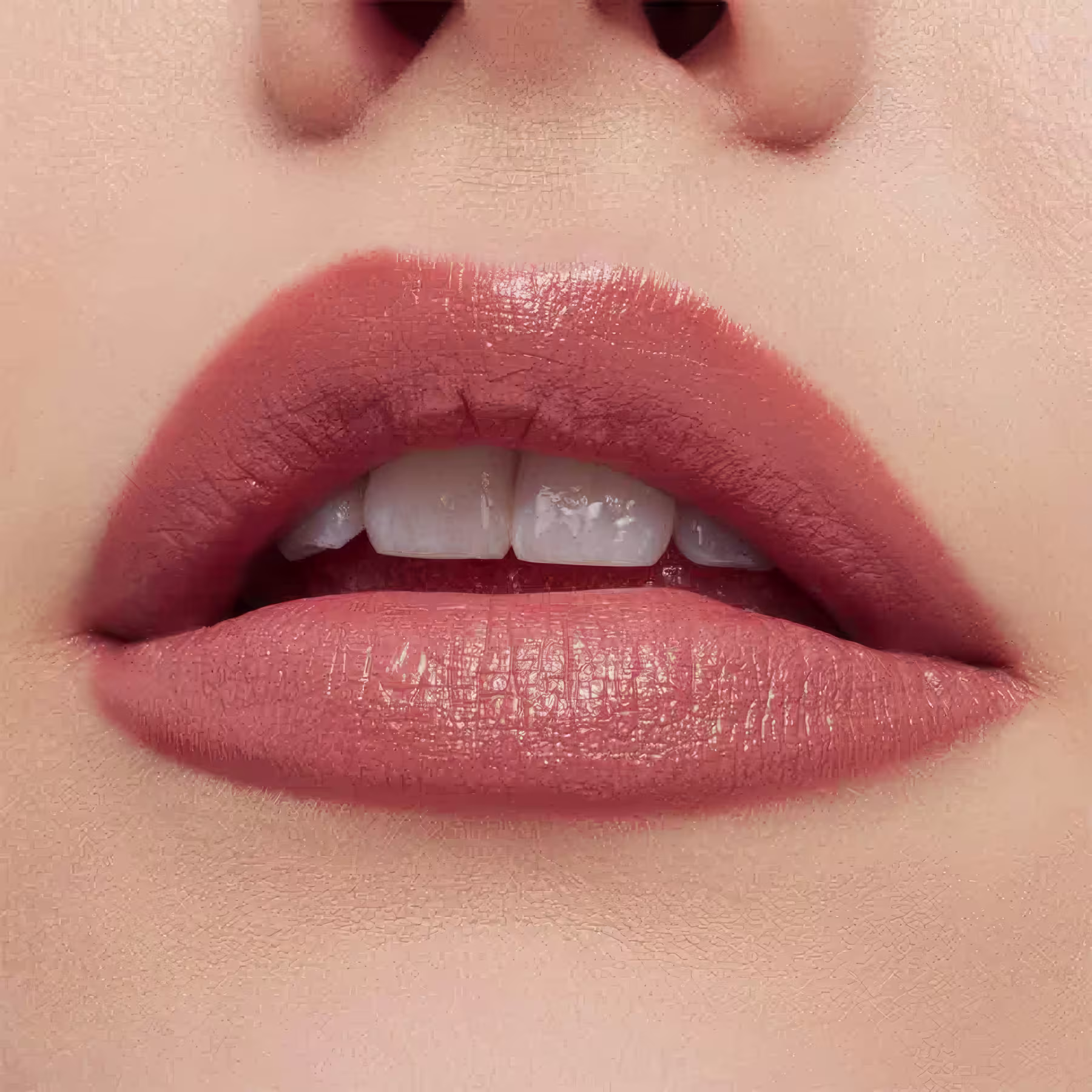 A imagem mostra a boca de uma mulher usando o batom.